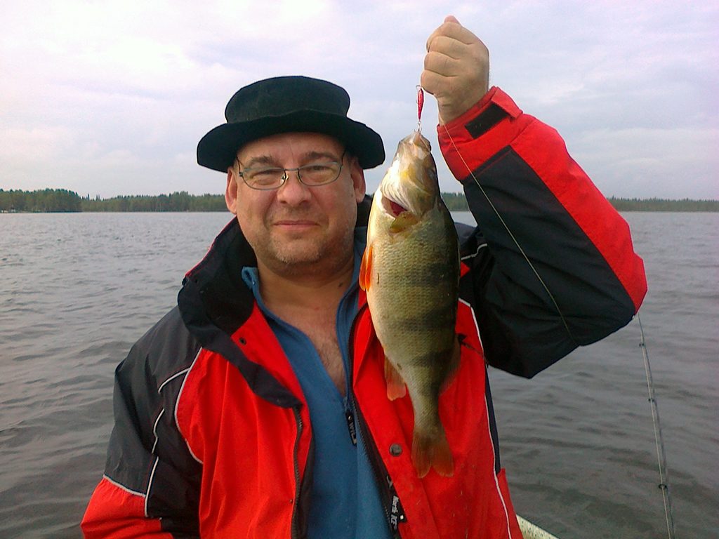 "Anna Antti ahvenia, Pekka pieniä kaloja, Jussi muita jullikoita, Heikki hevosen kokoisia" (1kg/42cm